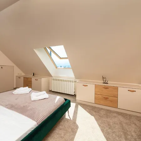 2 Bedrooms, Parking, Balcony With A View Lägenhet