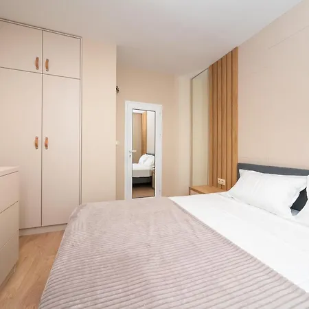 2 Bedrooms, Parking, Balcony With A View Lägenhet